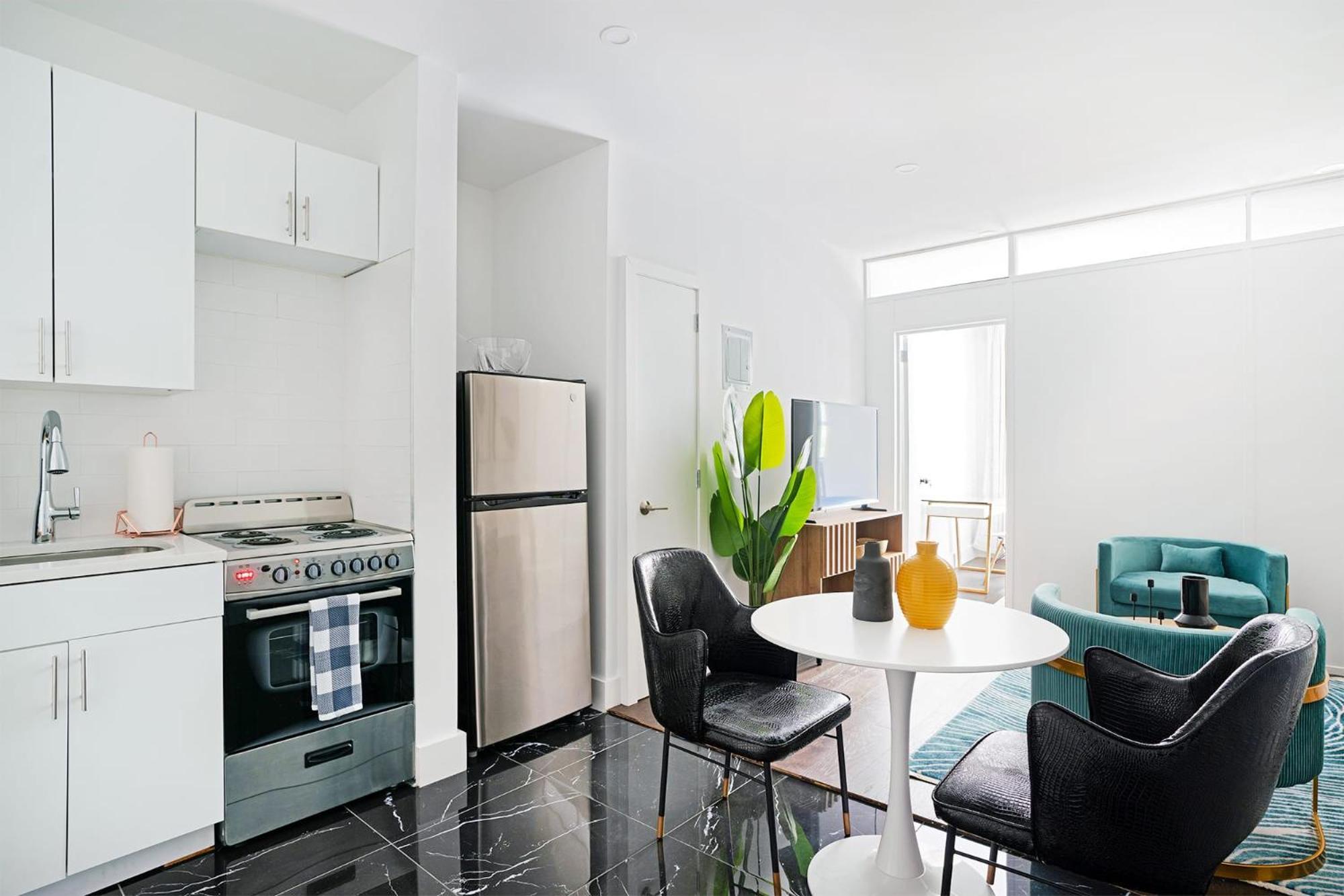 444-2c Beautiful 1br Midtown West Apartment New York