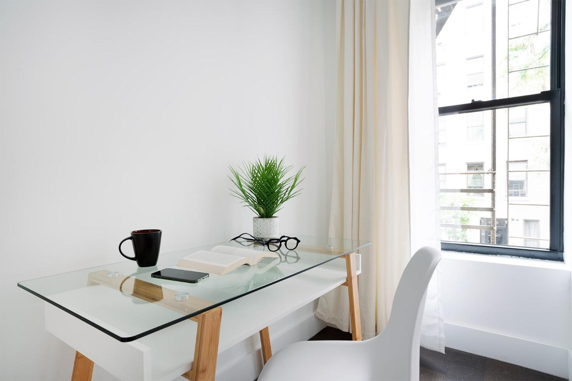 444-2c Beautiful 1br Midtown West