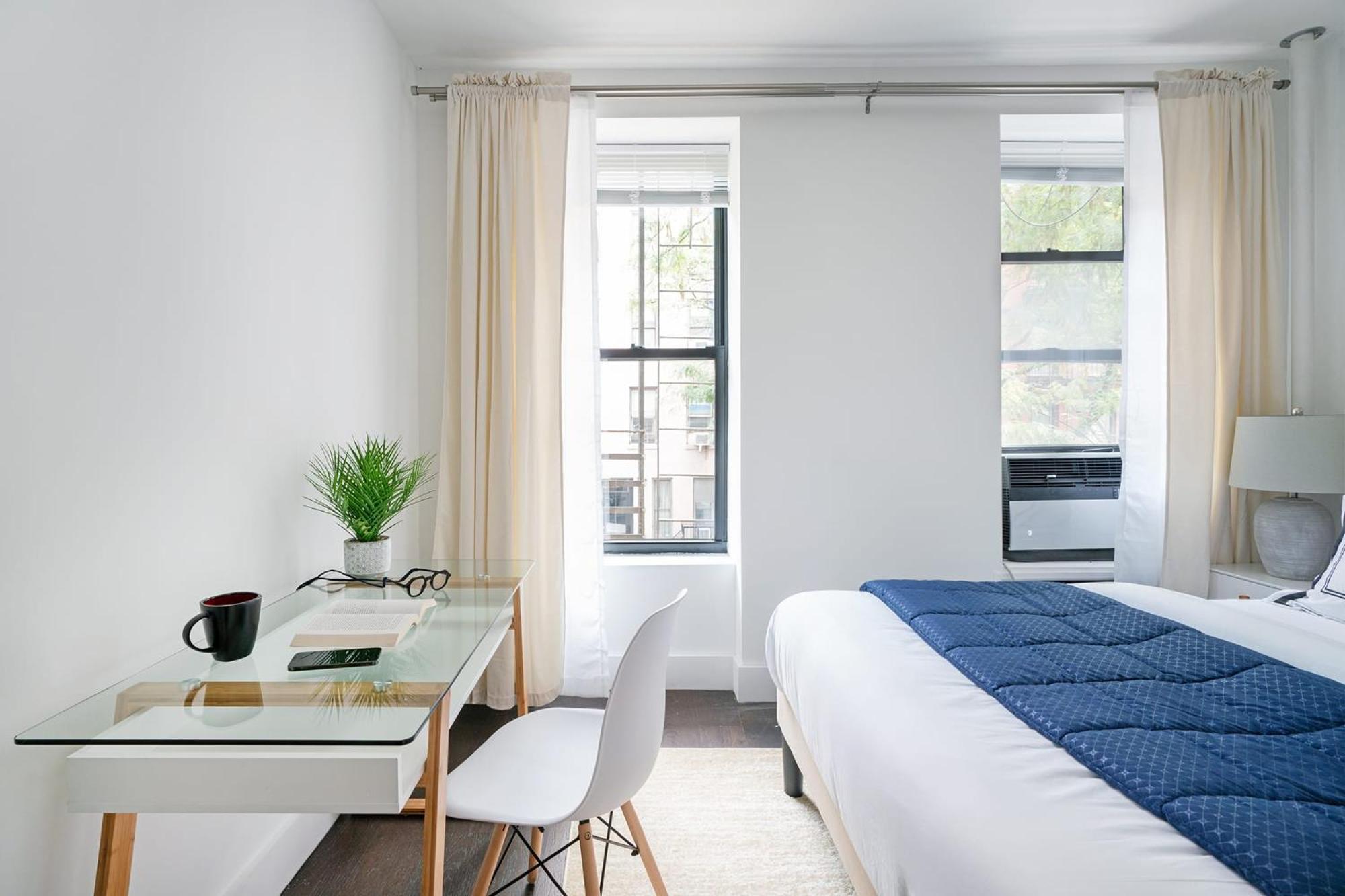 444-2c Beautiful 1br Midtown West