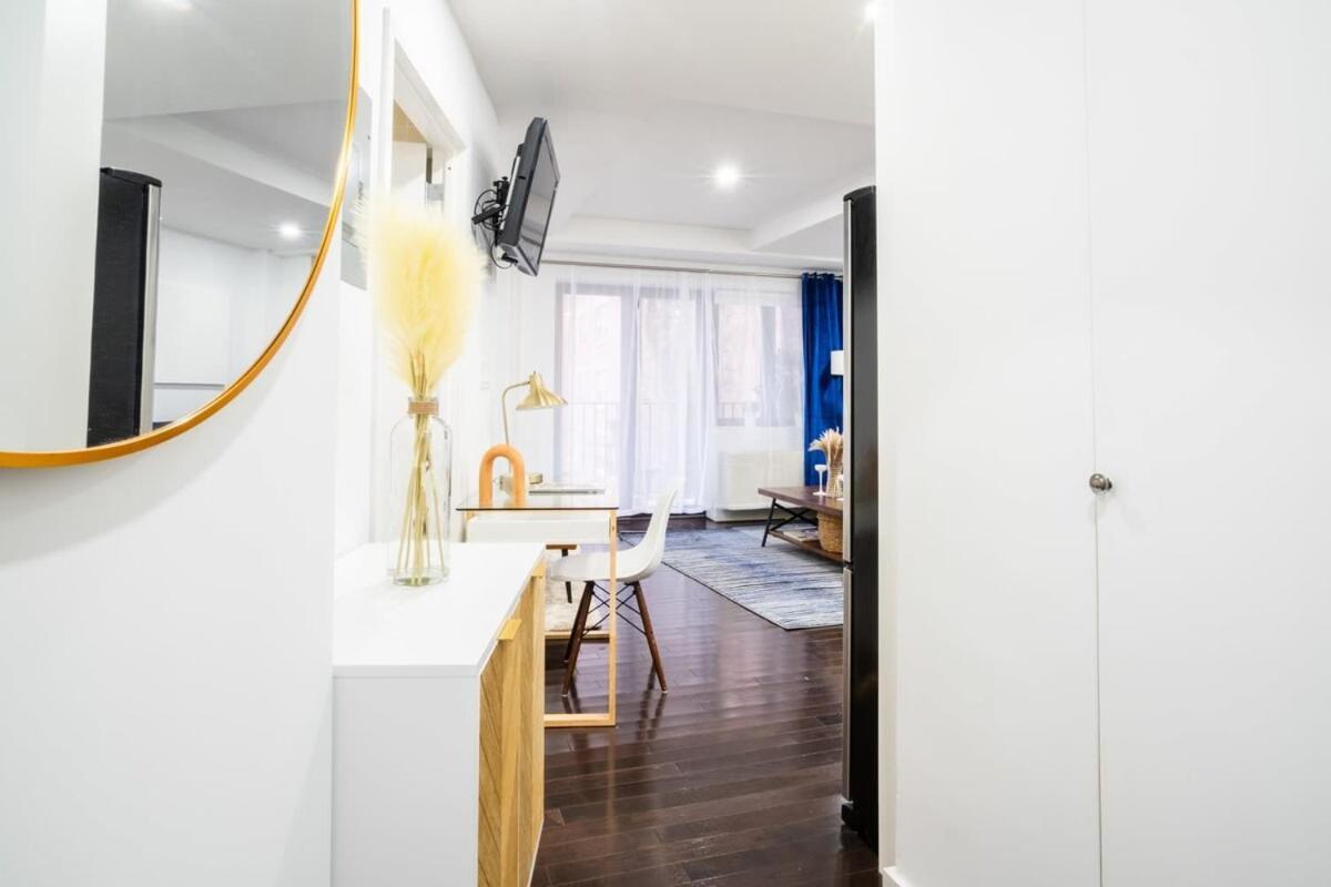 809-3b With A Balcony By Columbus Circle * New York
