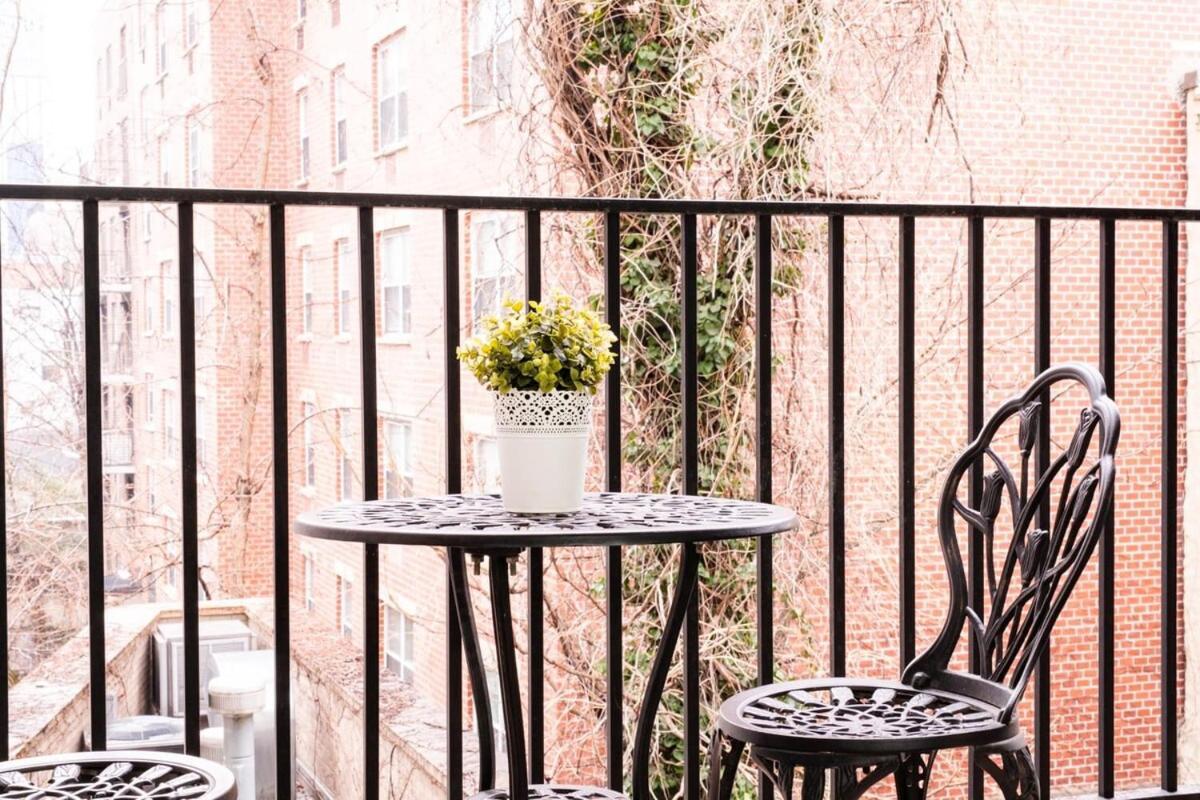 809-3b With A Balcony By Columbus Circle Apartment *