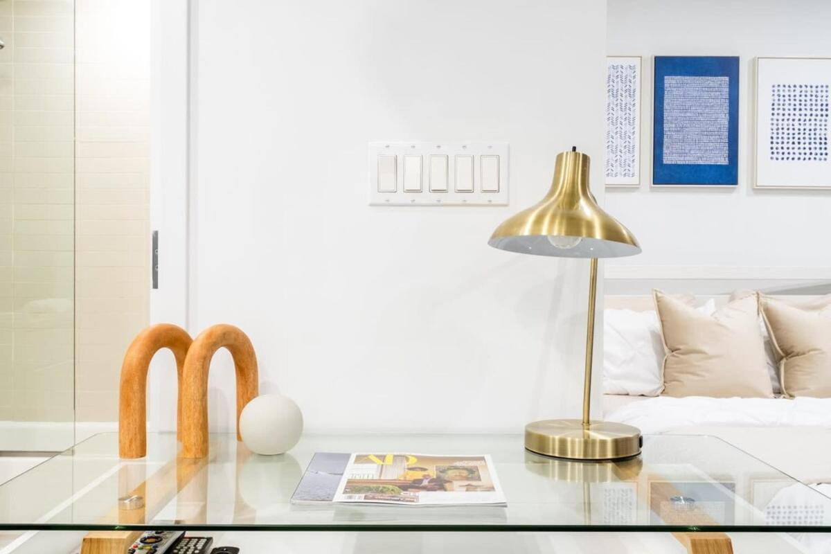 809-3b With A Balcony By Columbus Circle Apartment *