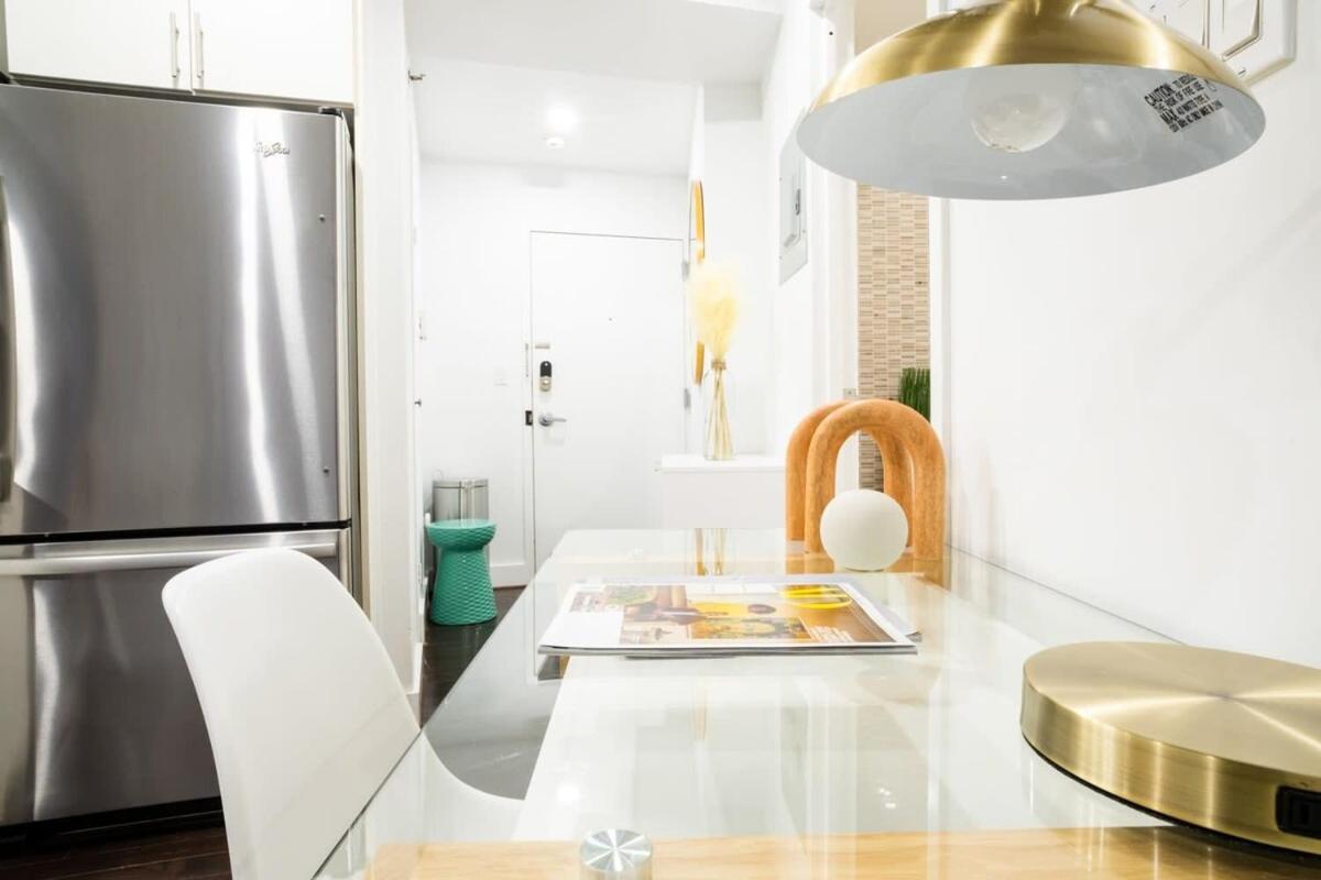 Apartment 809-3b With A Balcony By Columbus Circle *