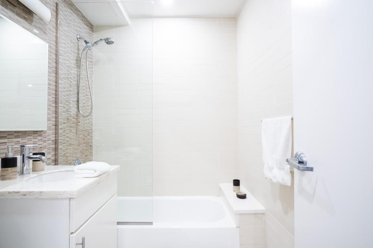 Apartment 809-3b With A Balcony By Columbus Circle New York