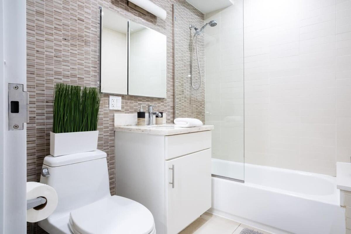 809-3b With A Balcony By Columbus Circle *