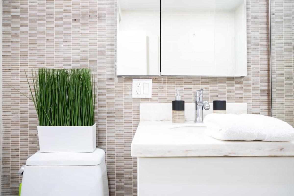 Apartment 809-3b With A Balcony By Columbus Circle *