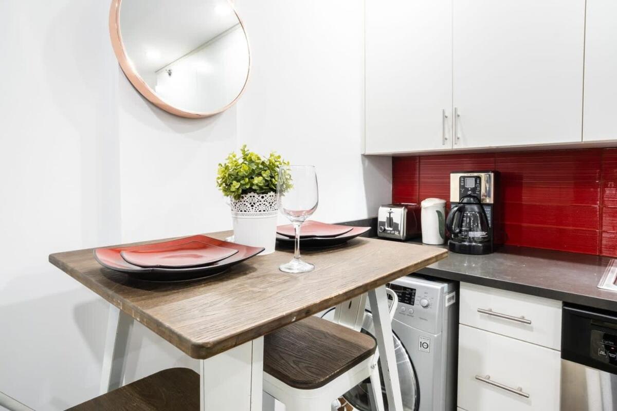 809-3b With A Balcony By Columbus Circle Apartment New York