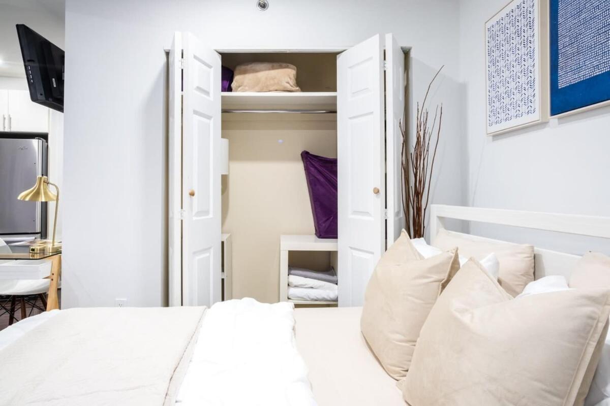 809-3b With A Balcony By Columbus Circle Apartment *