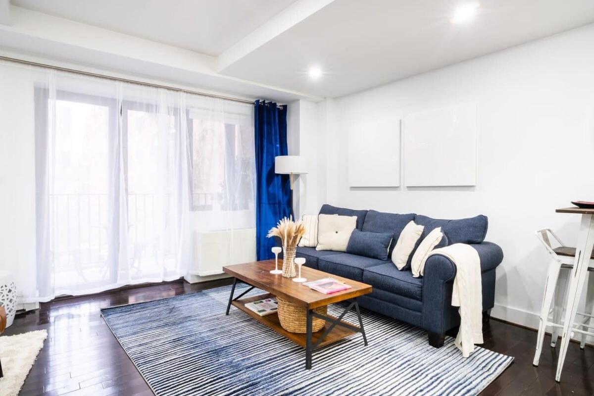 809-3b With A Balcony By Columbus Circle Apartment New York