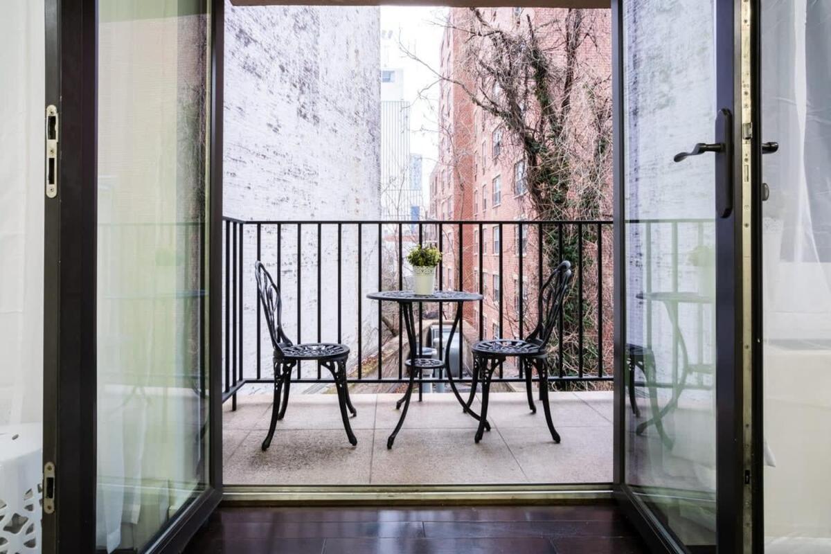 809-3b With A Balcony By Columbus Circle New York