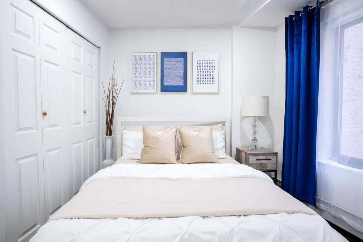 809-3b With A Balcony By Columbus Circle * New York
