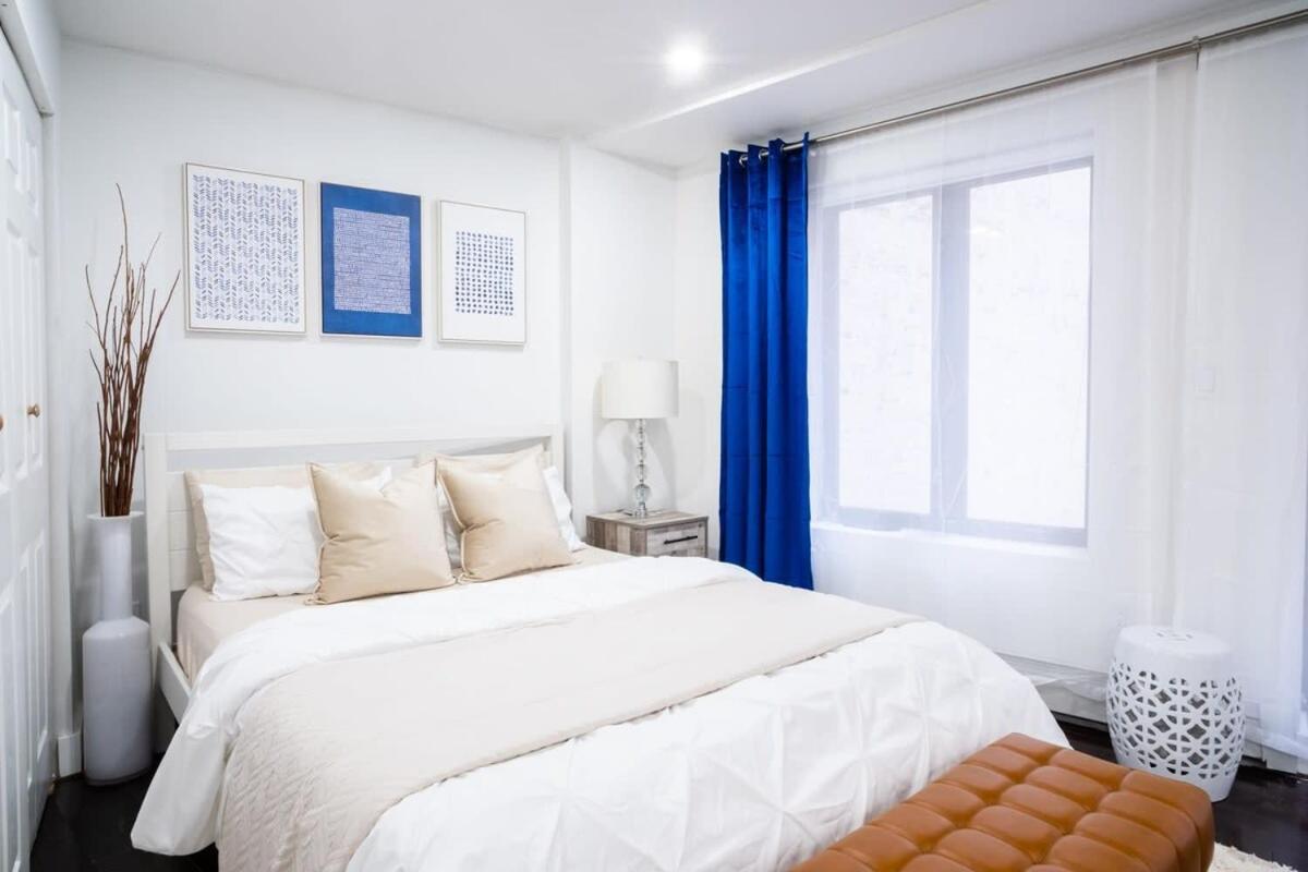 809-3b With A Balcony By Columbus Circle Apartment