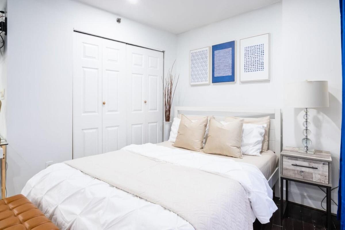 809-3b With A Balcony By Columbus Circle Apartment New York