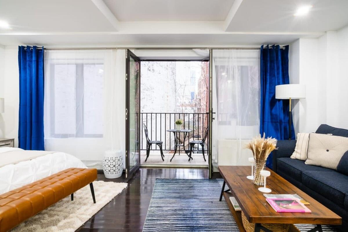 809-3b With A Balcony By Columbus Circle Apartment *