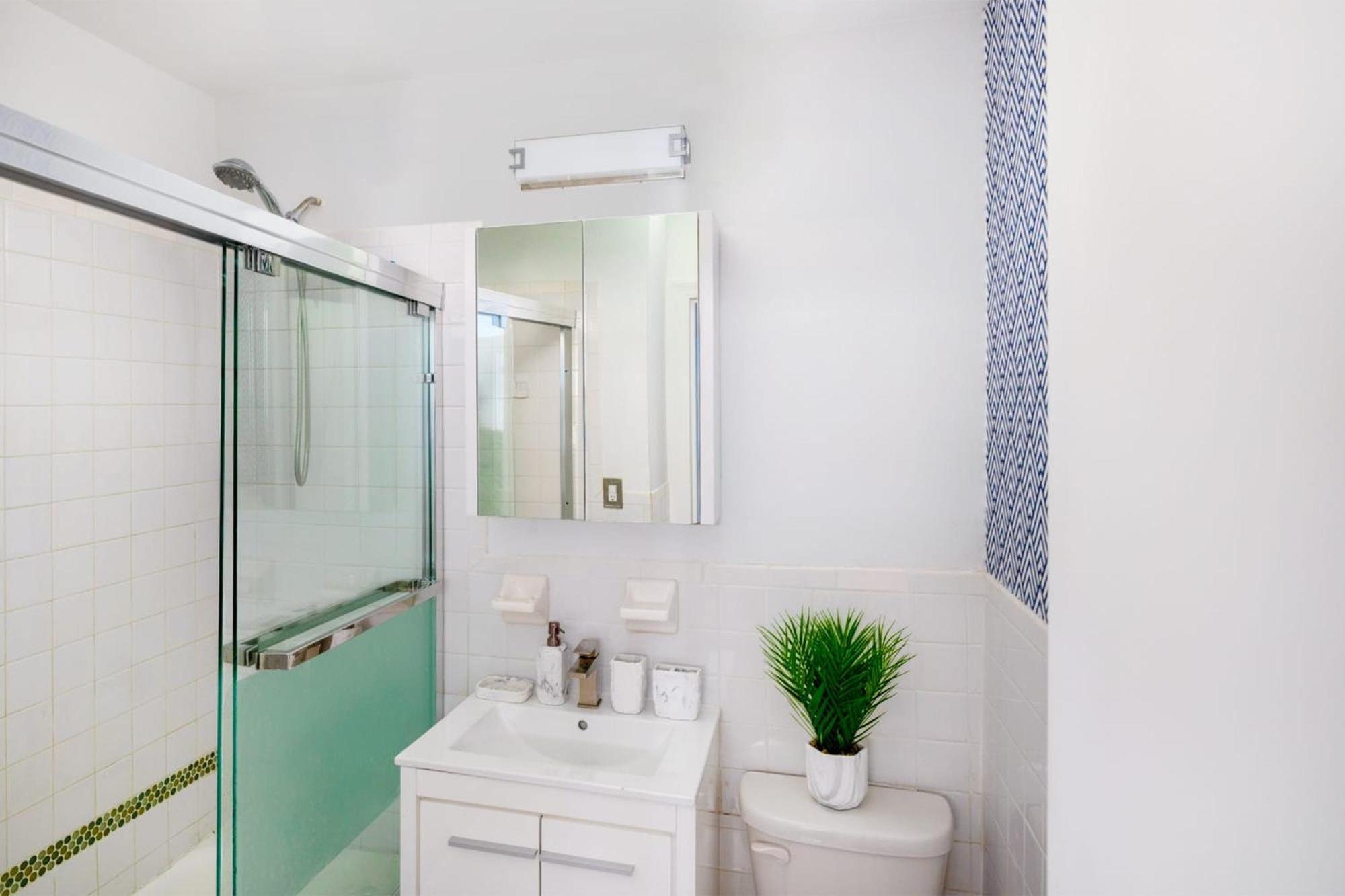 Apartment 444-4f Newly Furnished Elv 1br Hells Kitchen