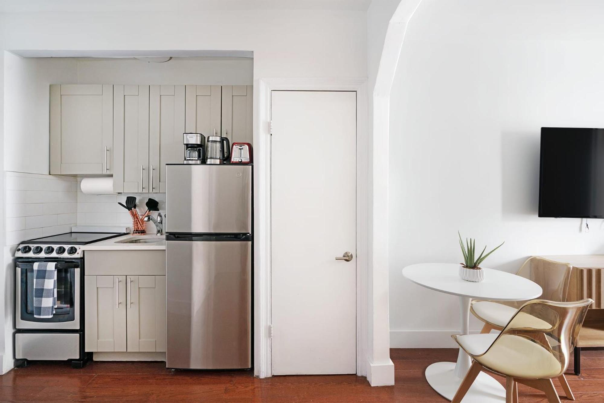 Apartment 444-4f Newly Furnished Elv 1br Hells Kitchen *