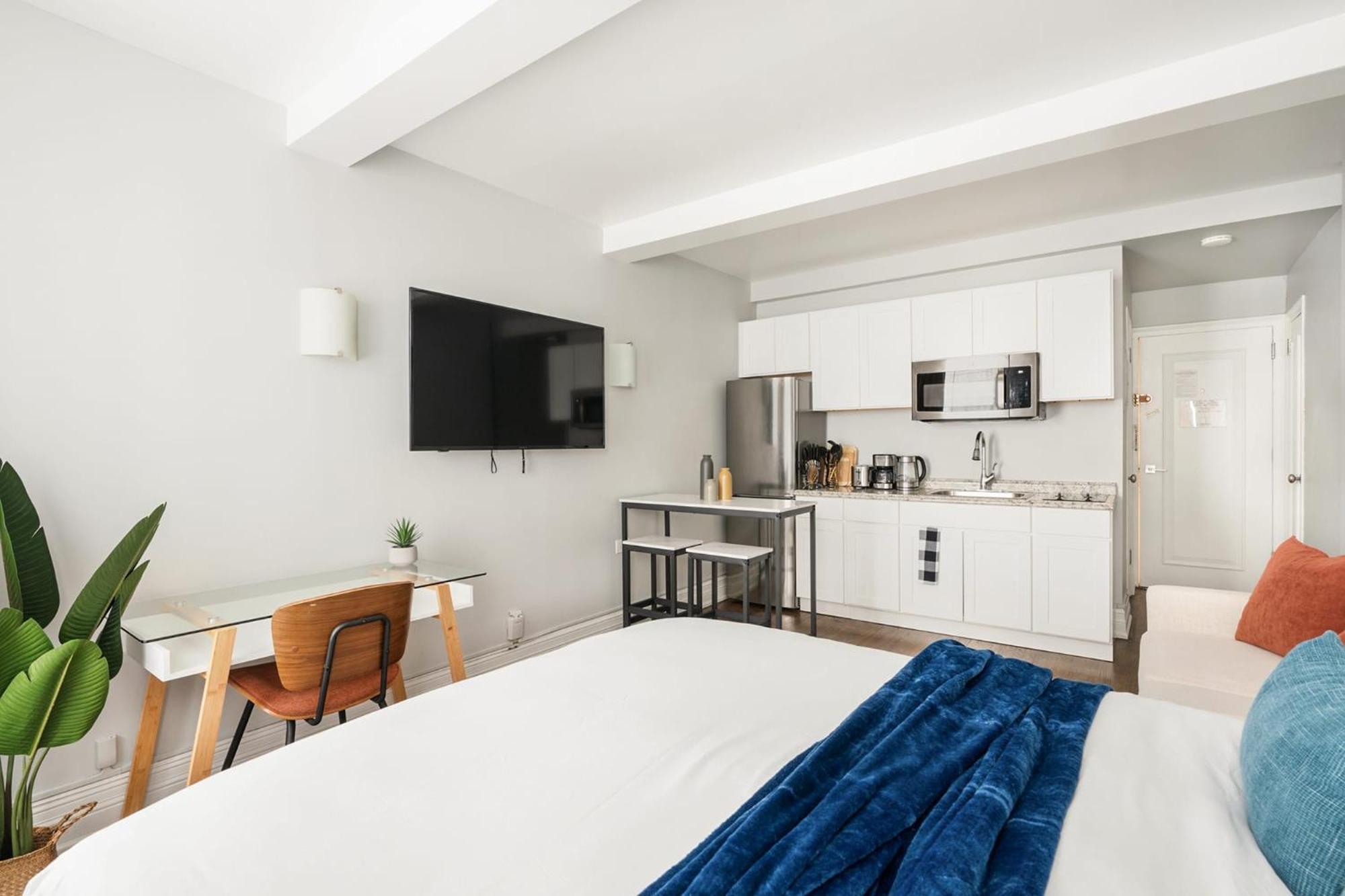 73-703 New Uws Doorman Gym Apartment New York