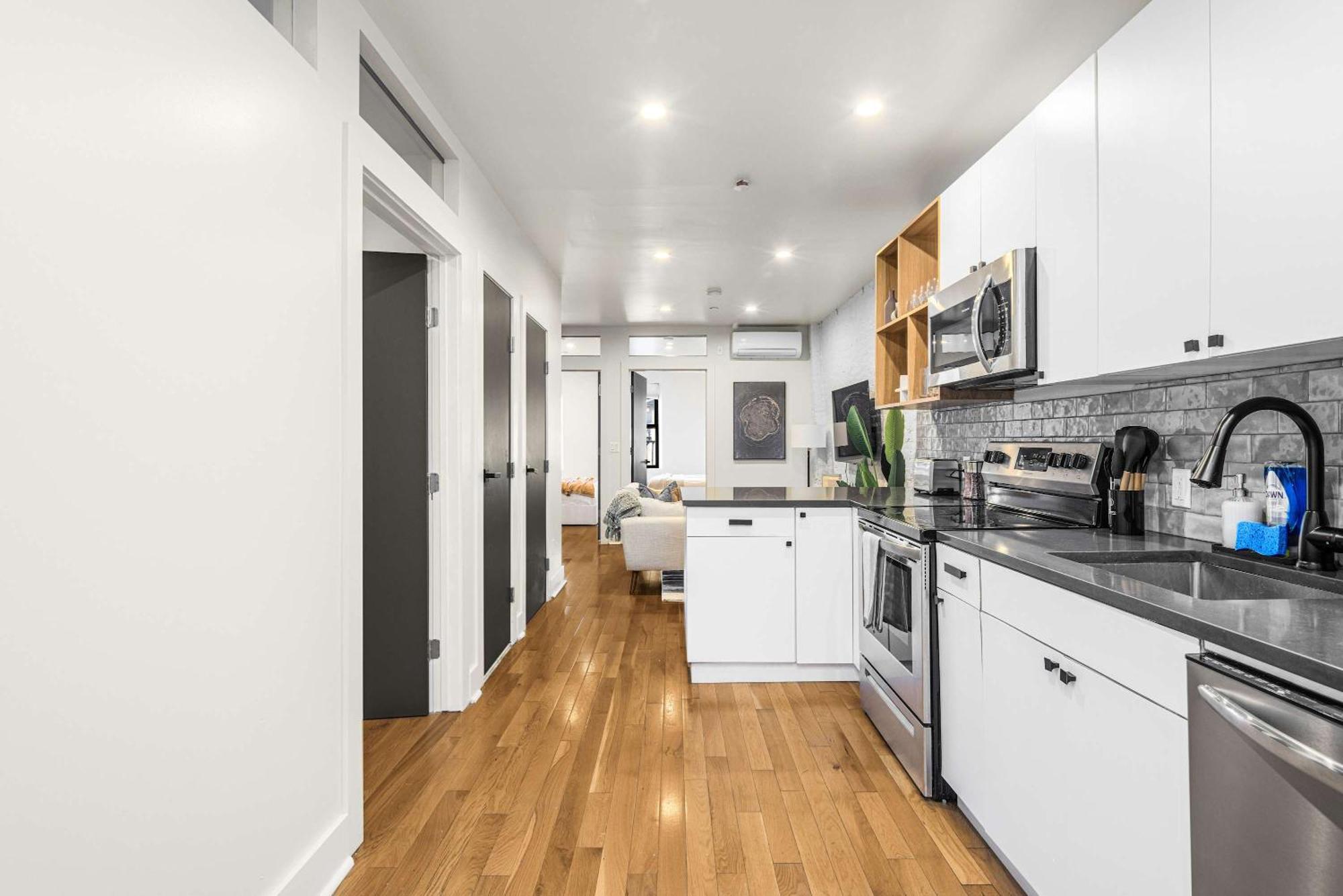Spacious Retreat - 4br Heart Of Nyc Prime Location Apartment