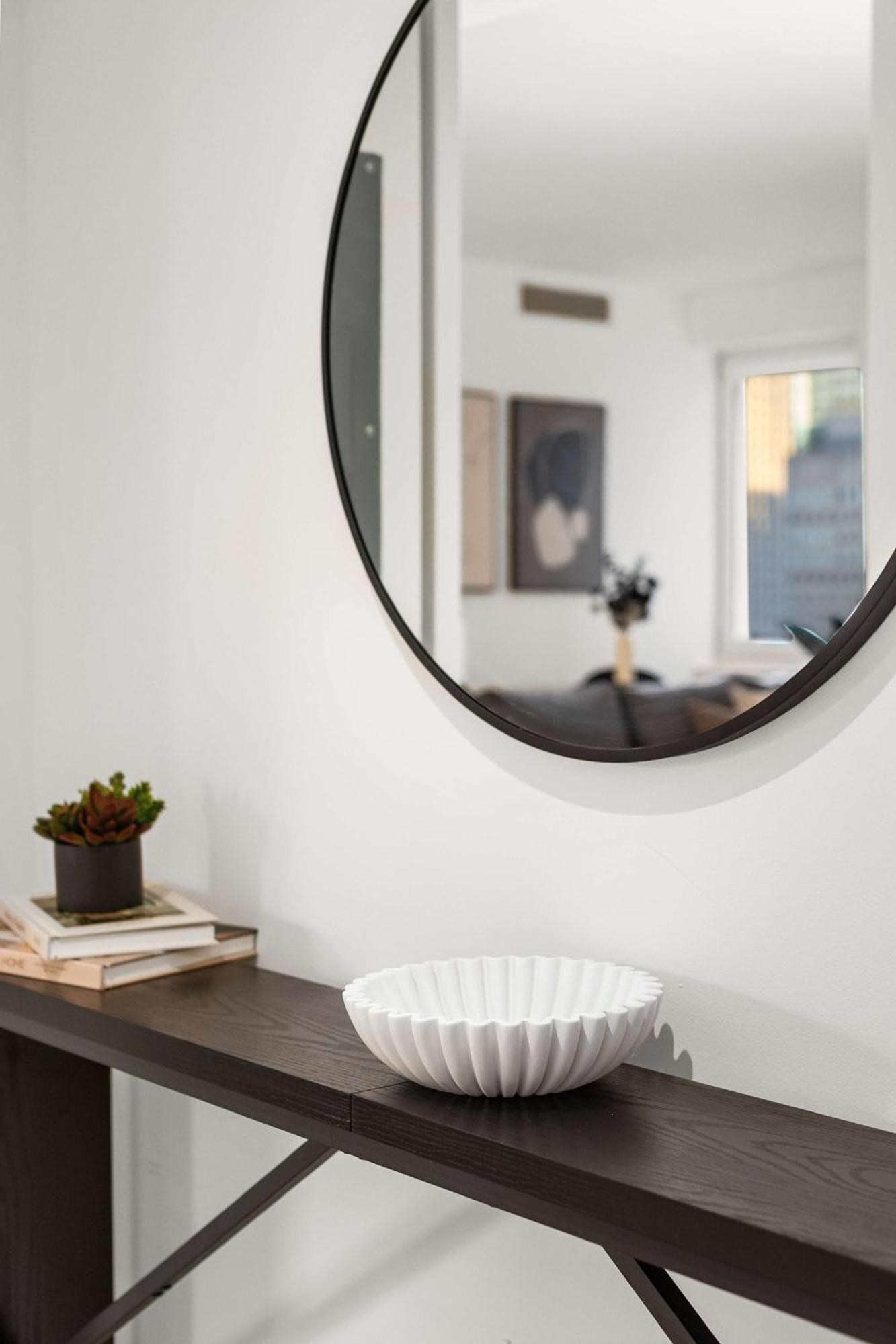 Stylish Nyc Haven Steps To Broadway & Dining Apartment *