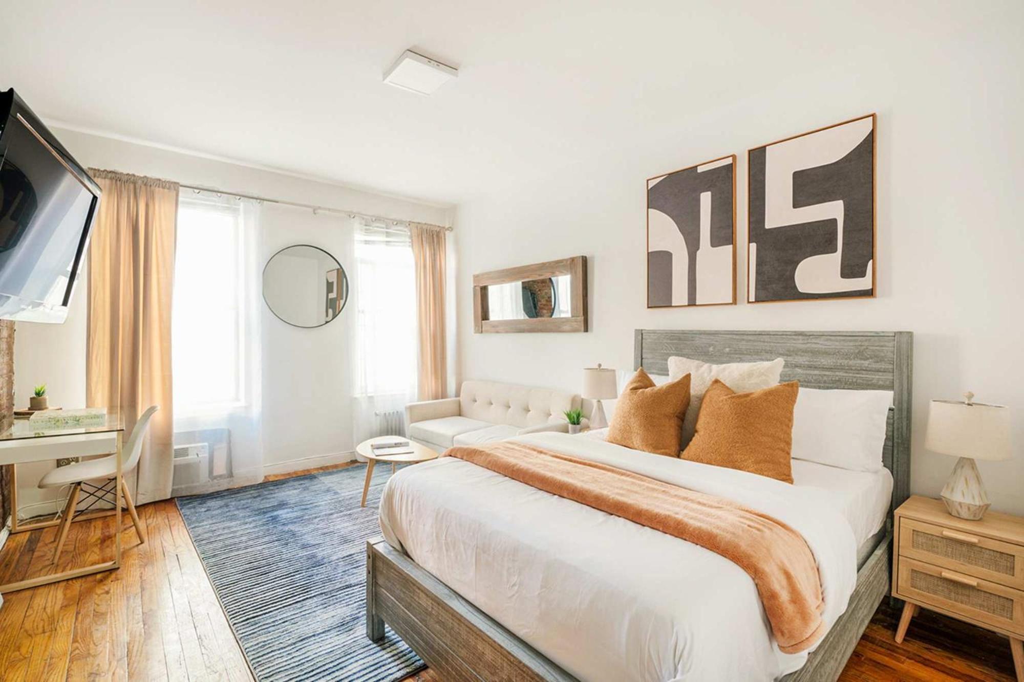 26-3a Gramercy W D Outdoor Courtyard Apartment