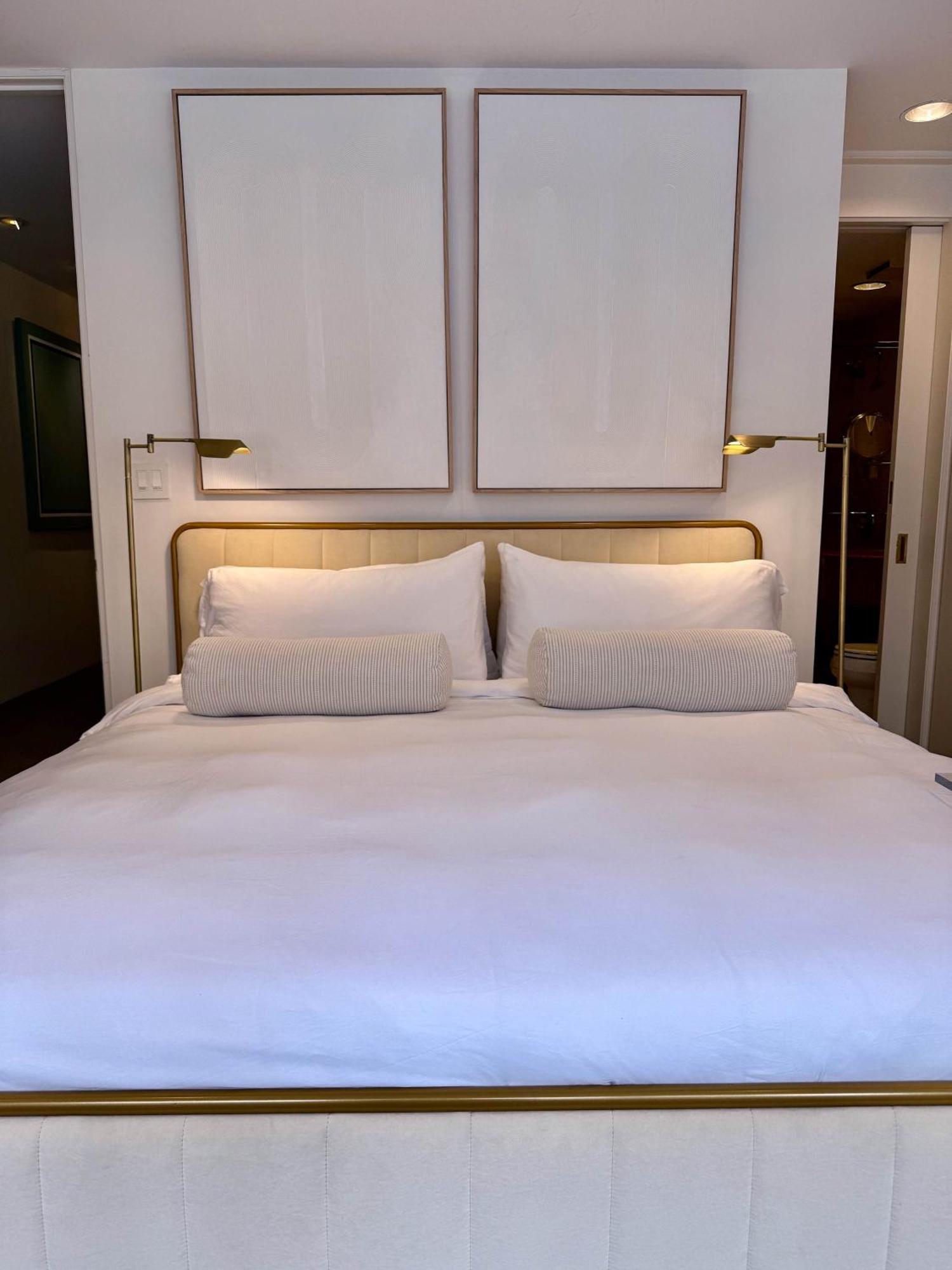 Private Beautiful Townhome W Zen Garden *