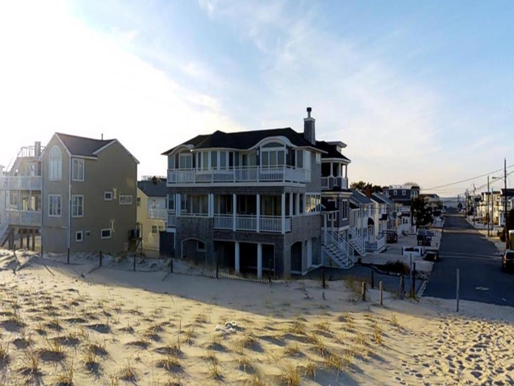 Holiday home Pet Friendly, Single Family, Ocean Front, Elevator, Badges, Wifi, Decks, Chairs, Oceanview, Keurig, Jacuzzi-jet Tub, O-s Shower, *