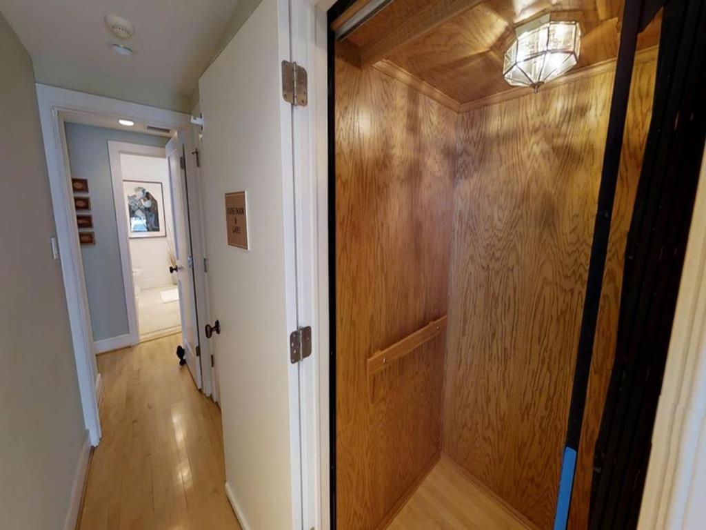Pet Friendly, Single Family, Ocean Front, Elevator, Badges, Wifi, Decks, Chairs, Oceanview, Keurig, Jacuzzi-jet Tub, O-s Shower,
