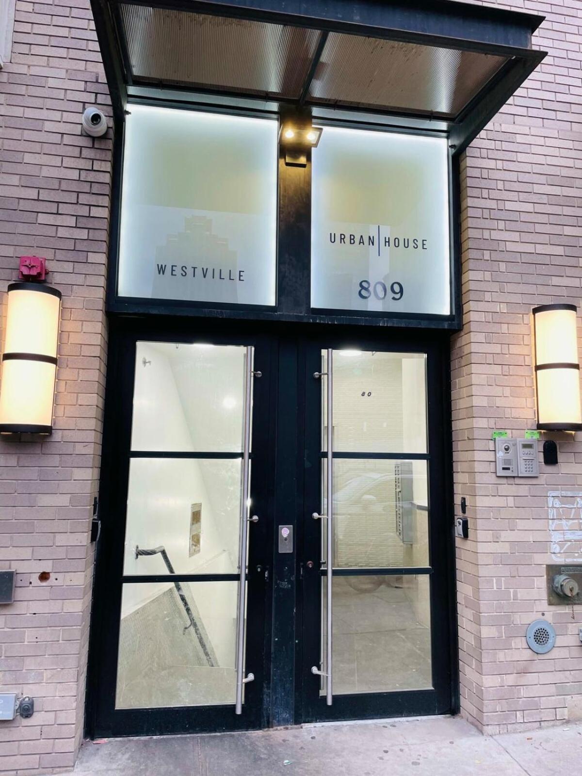 809-4b Balcony W D Prime Location Apartment New York