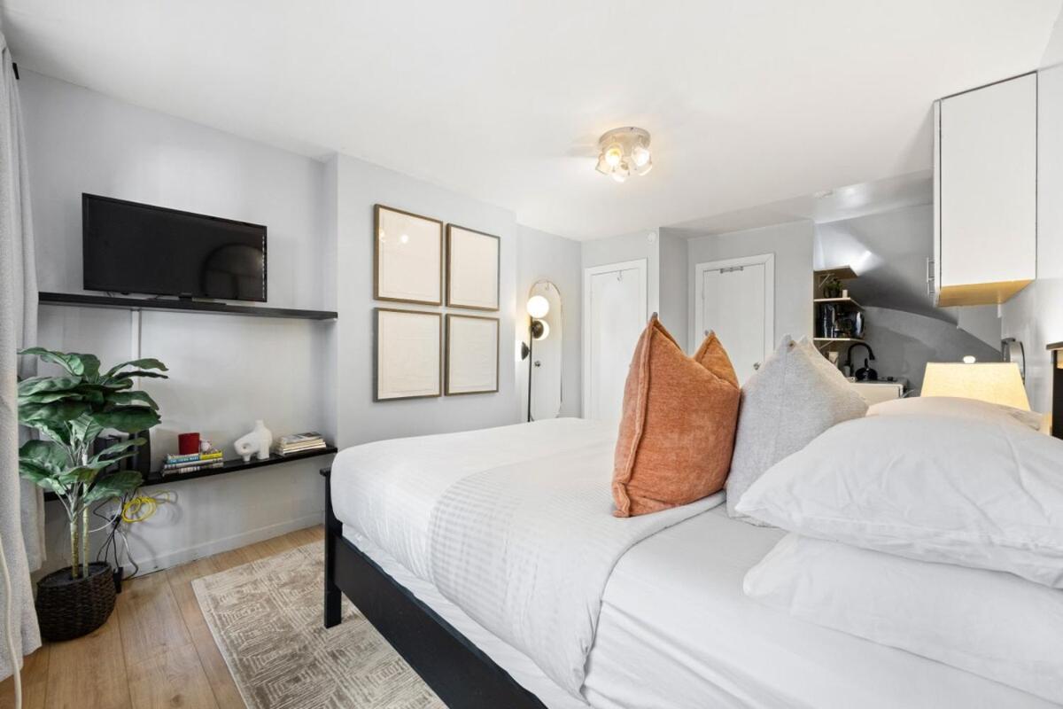 Haven In Times Square & Nearby Restaurants New York