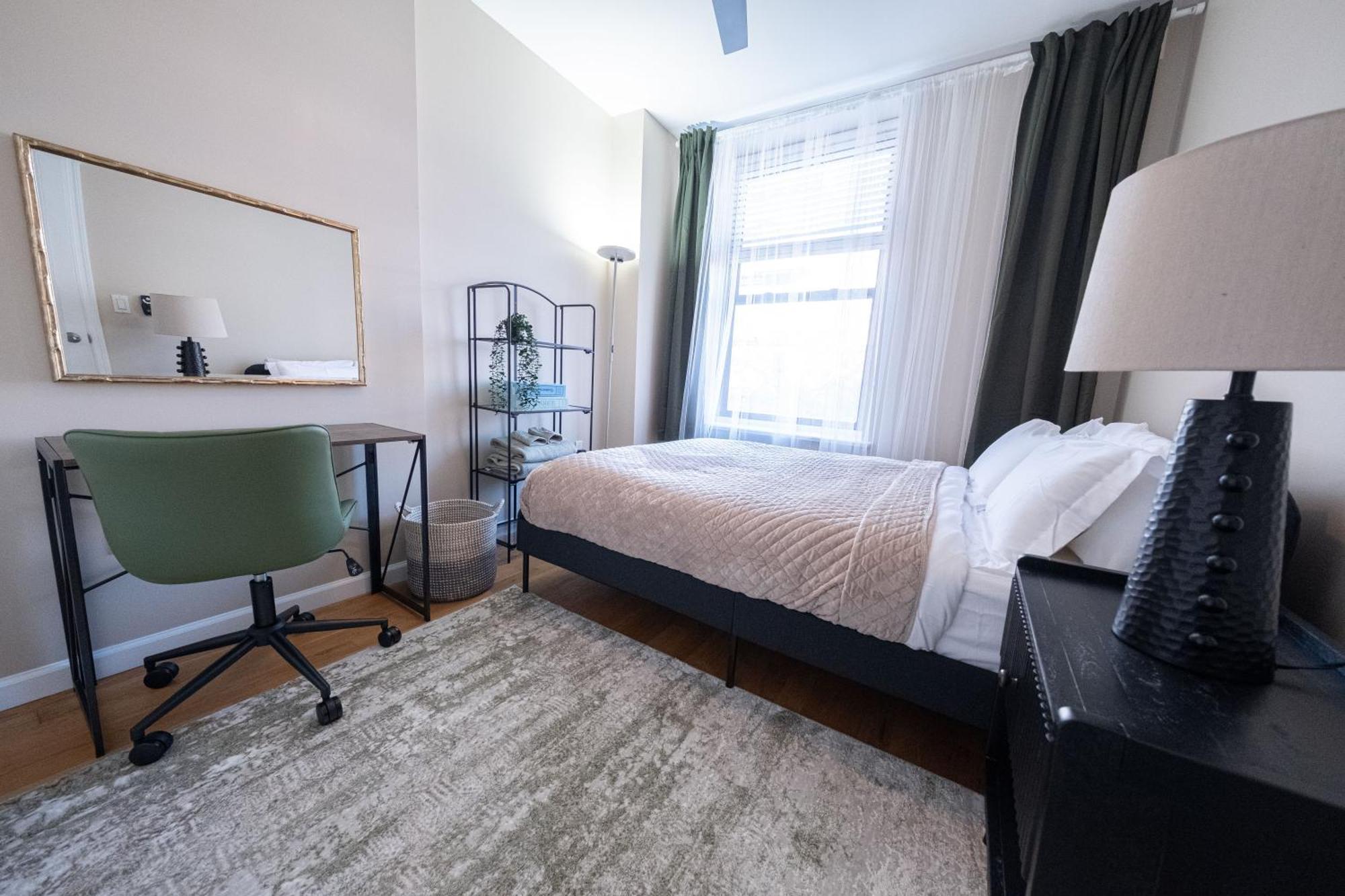 Apartment 4br Two Blocks To Park Elevator, Laundry, Virtual Doorman New York