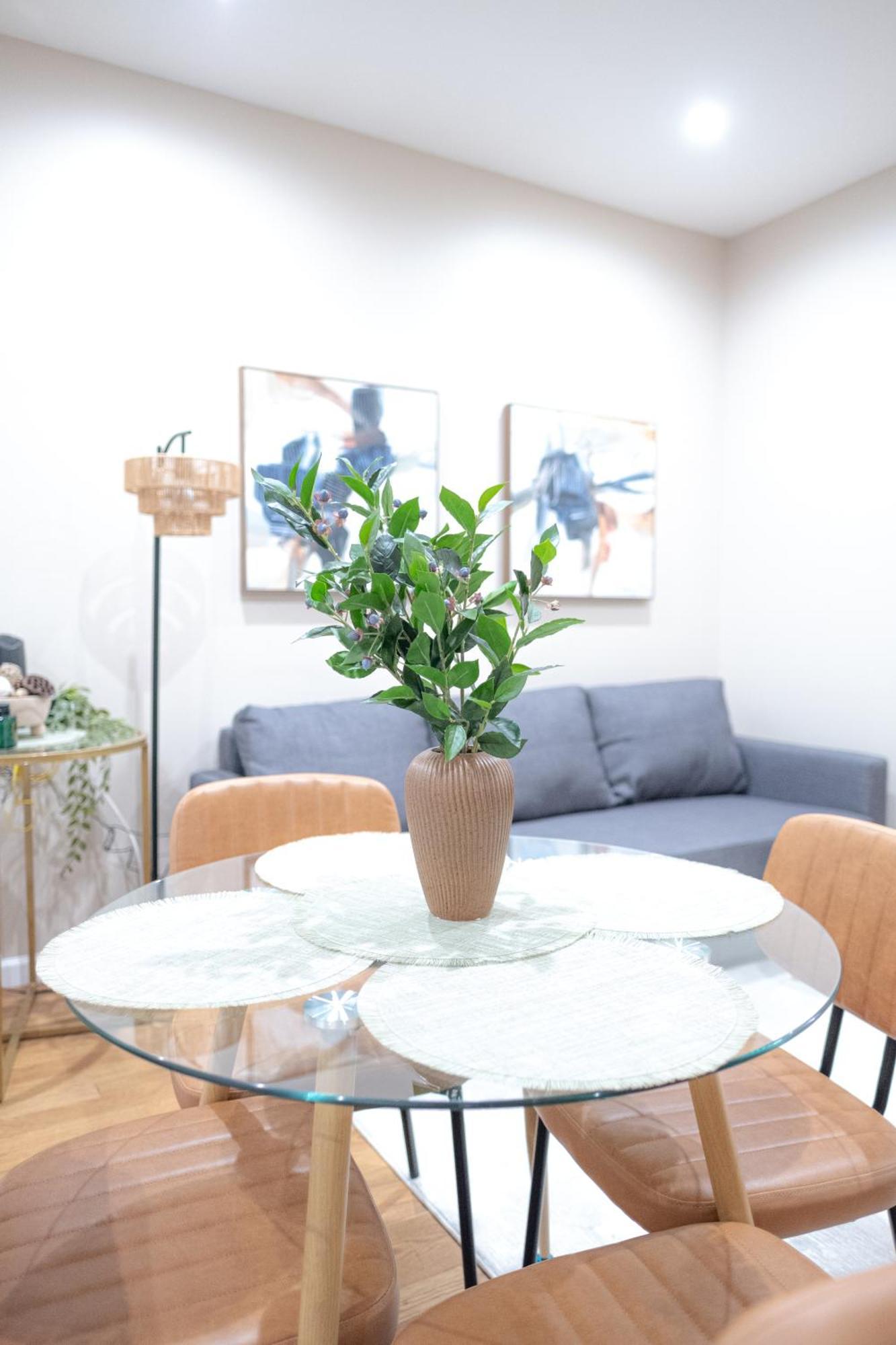 Apartment 4br Two Blocks To Park Elevator, Laundry, Virtual Doorman