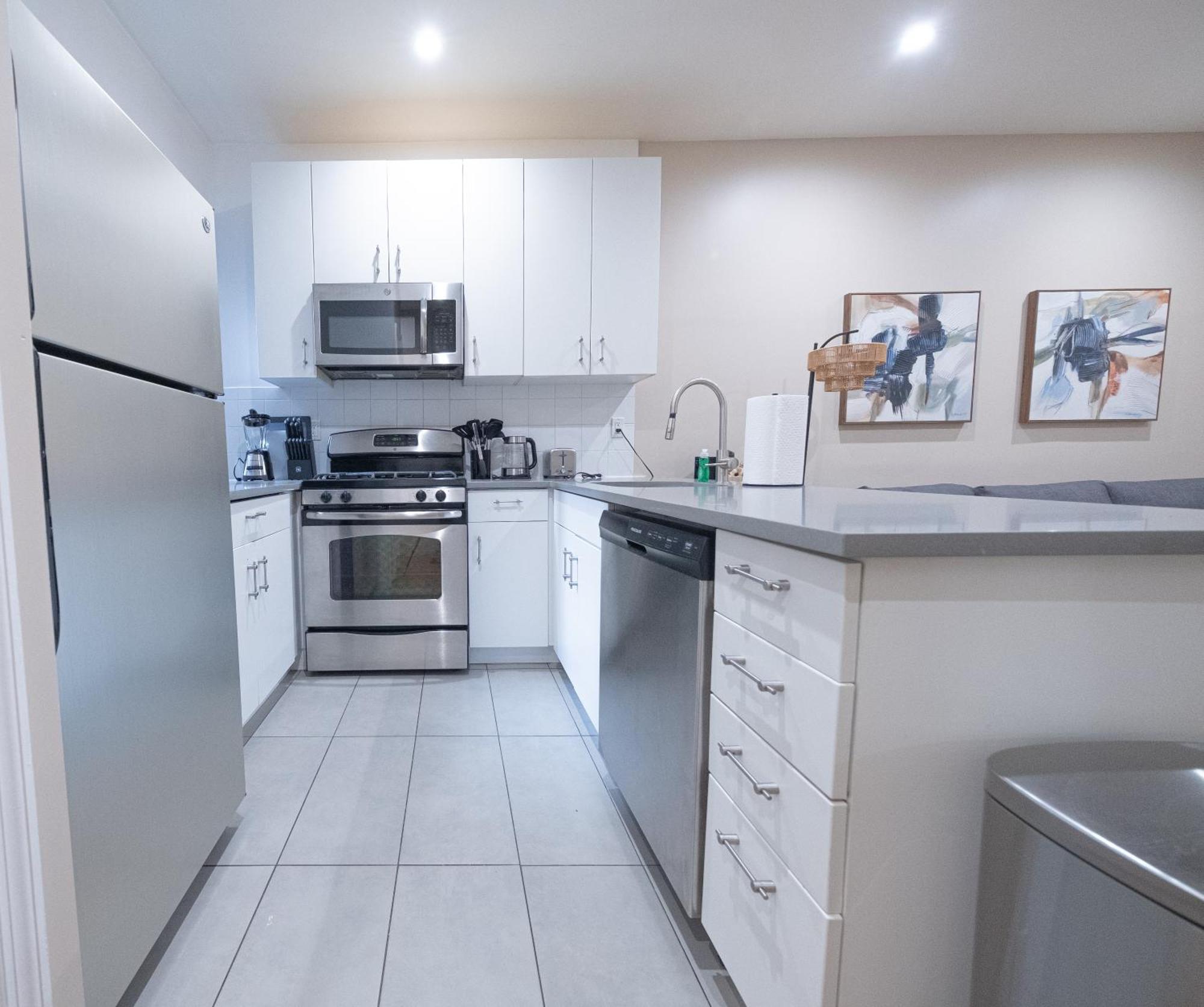 4br Two Blocks To Park Elevator, Laundry, Virtual Doorman Apartment *
