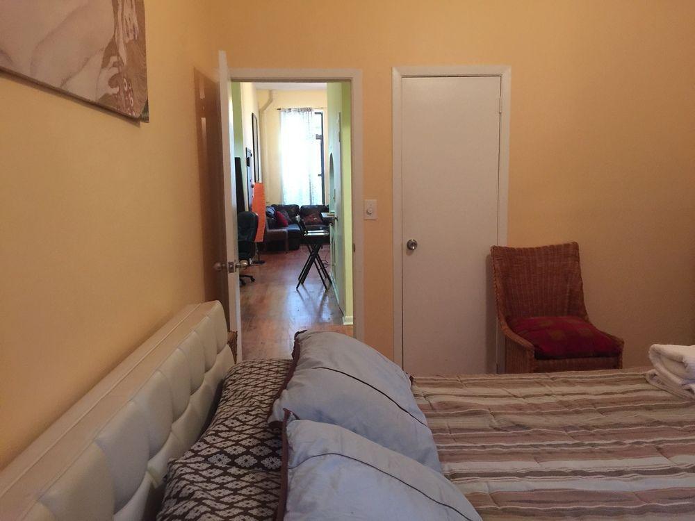 Hells Kitchen Apartment *