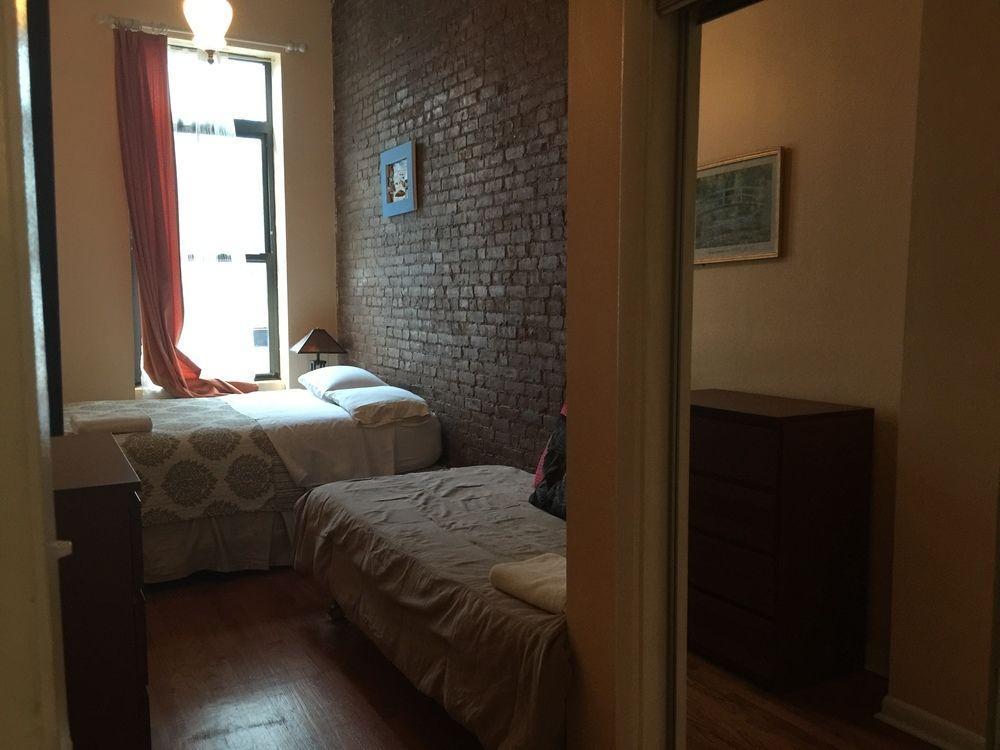 Hells Kitchen Apartment *