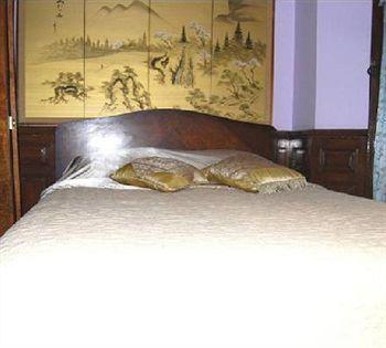Missing Lantern Resident Inn