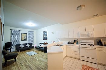Upper East Side Apartment *
