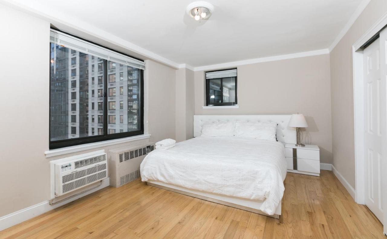 Apartment 3 Bedrooms With Private Balcony By Central Park *