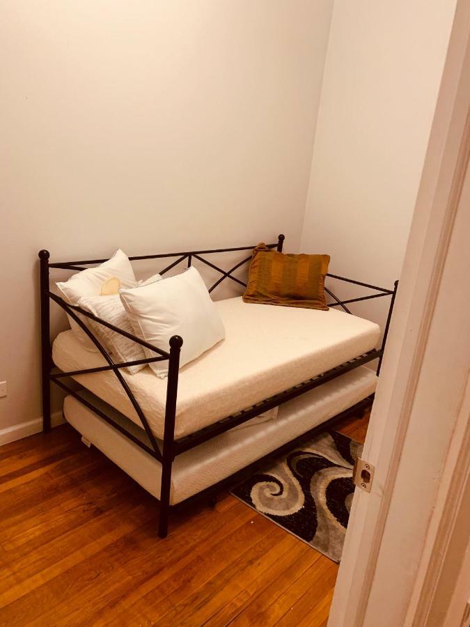 2 Bedroom Classy Brooklyn Apt-10 Mins From Barclays Center! Apartment