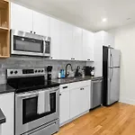 Spacious Retreat - 4Br Heart Of Nyc Prime Location