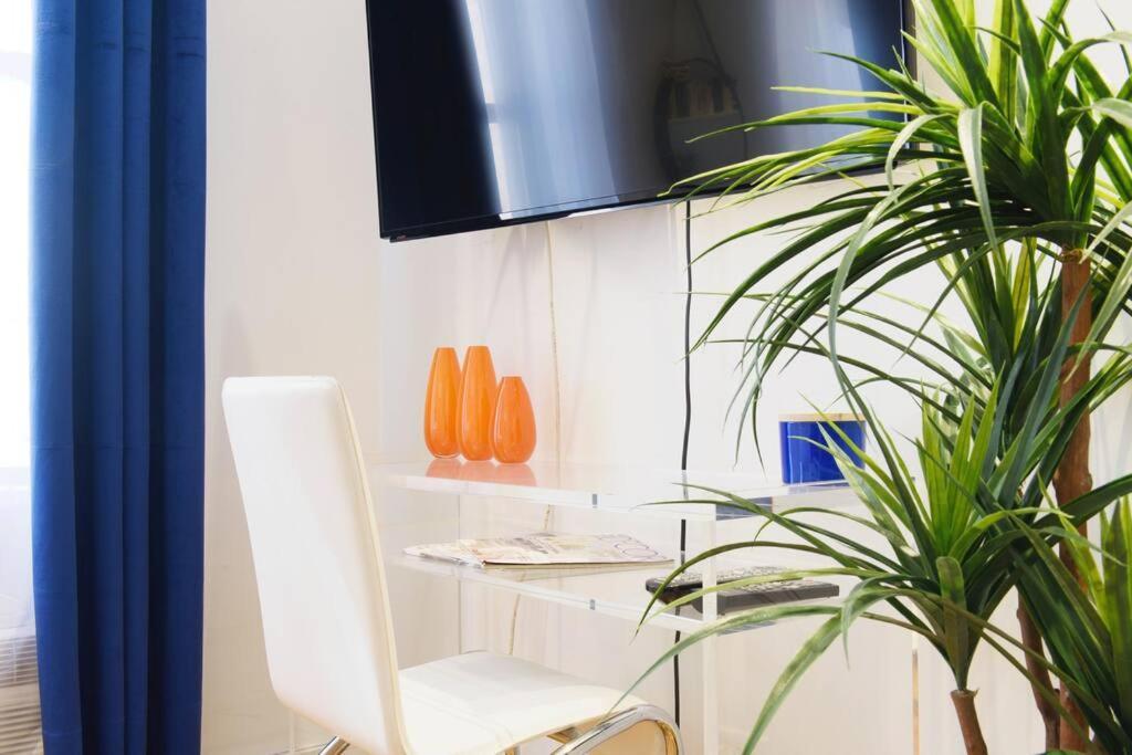 62-3b Prime Ues Walk To Park Holiday home *