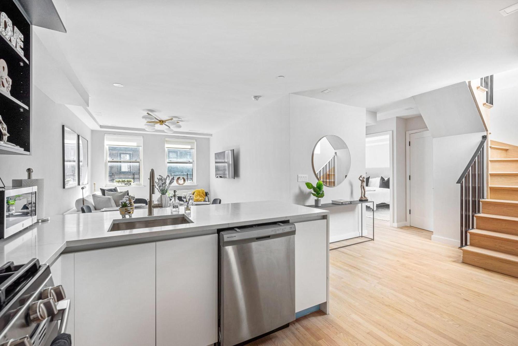 3br Penthouse With Massive Private Rooftop Apartment