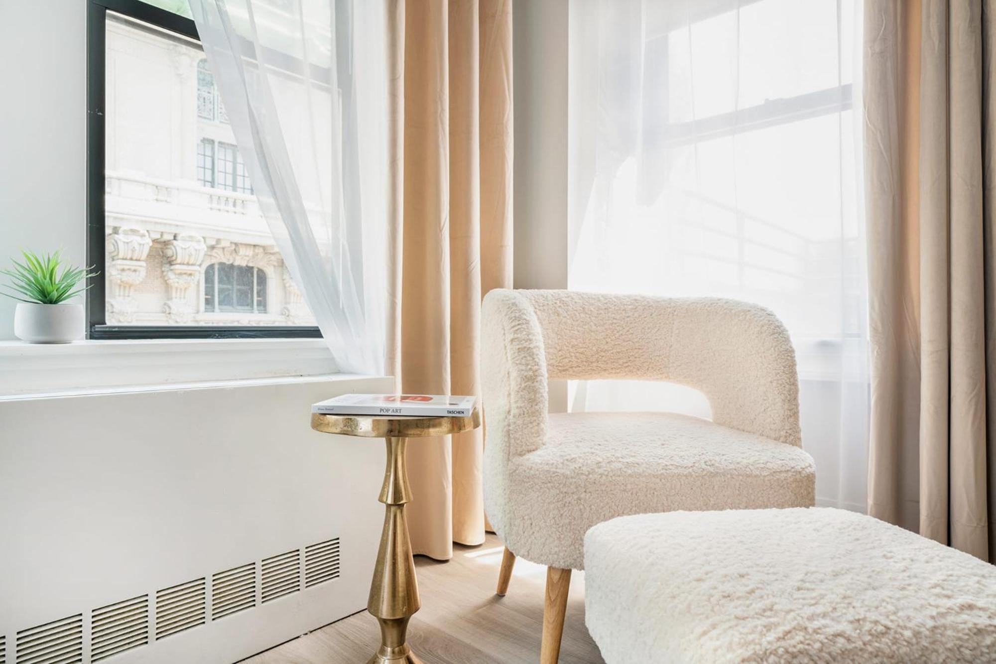 73-1503 Newly Reno Uws Doorman Gym Laundry Apartment *