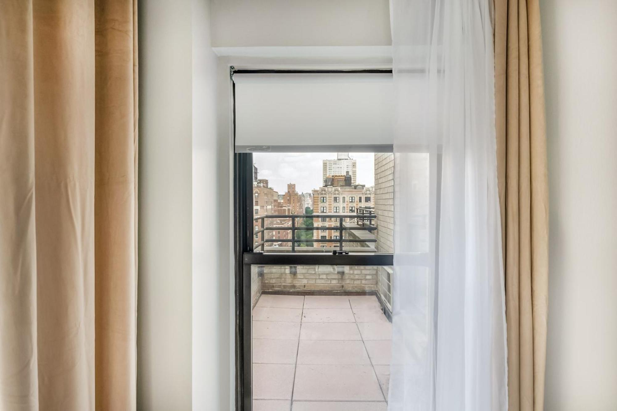 73-1503 Newly Reno Uws Doorman Gym Laundry * New York