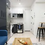 78-4B New Quality 1Br W&D In Unit Skylights