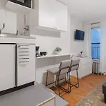 Elevate Apartment At Times Square - Cozy Studio In Times Square And Nearby Restaurants
