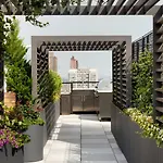 Ues Studio W Balcony Gym Doorman Nyc-89