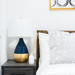 49-3B Newly Renovated 2Br Wd Midtown East