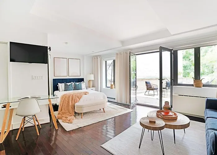 809-2B Studio With A Private Terrace By Columbus Circle