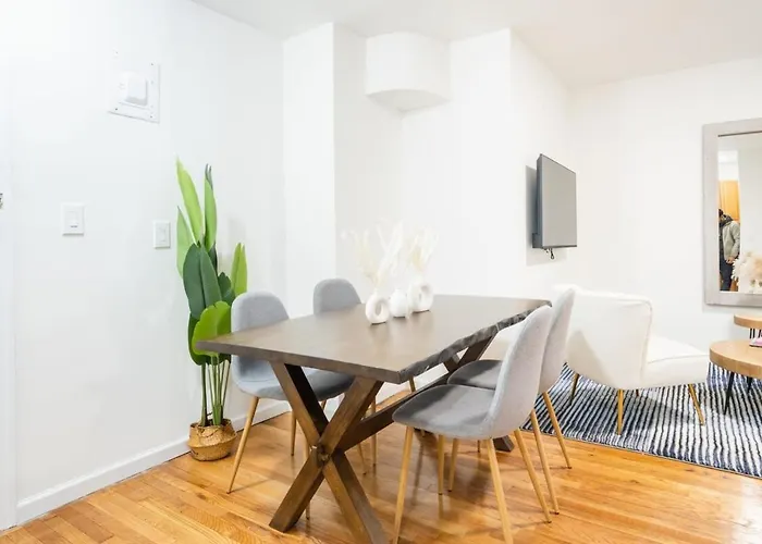 49-3B Newly Renovated 2Br Wd Midtown East