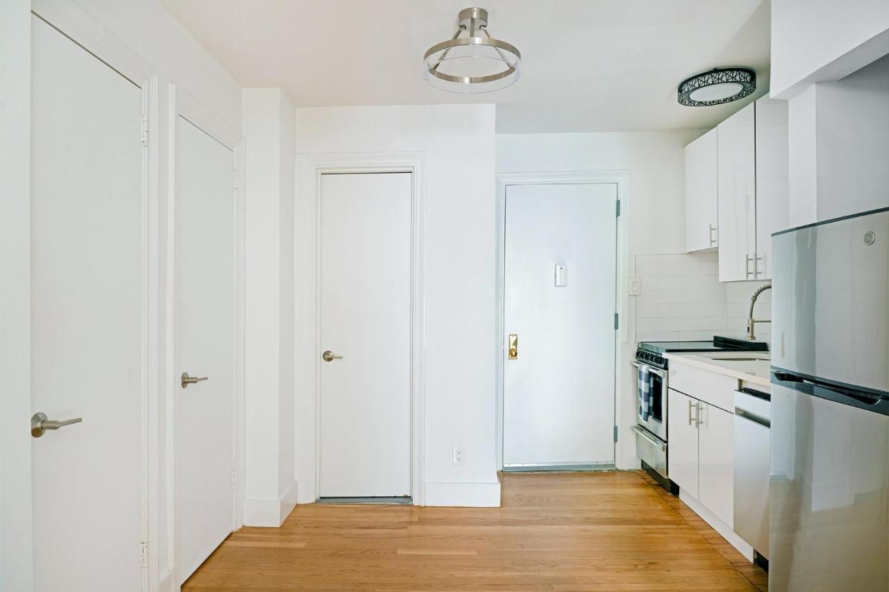 444-3f Newly Renovated 1br In Hell's Kitchen New York